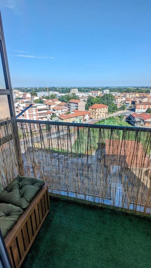 La Terrazza Del Re Leilighet Vercelli Eksteriør bilde