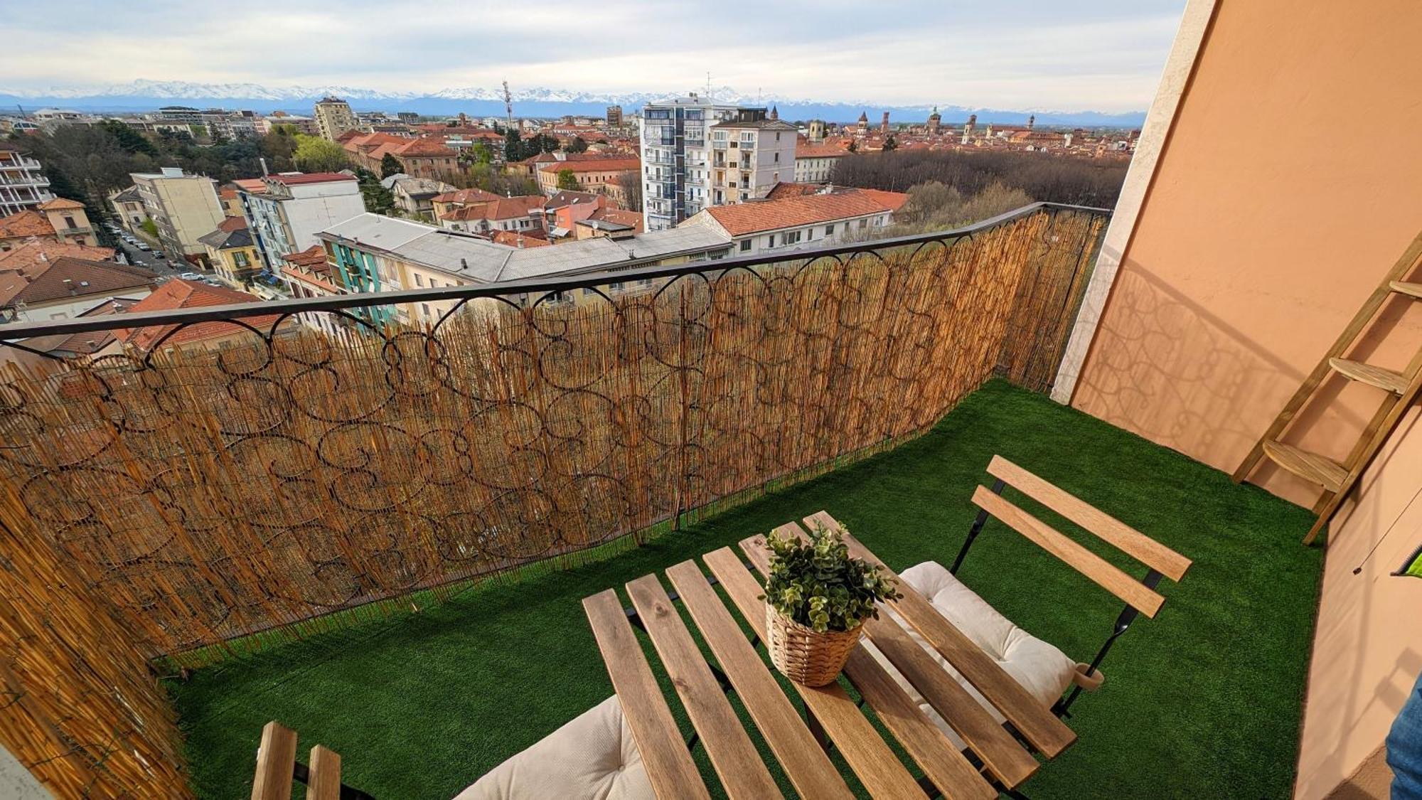 La Terrazza Del Re Leilighet Vercelli Eksteriør bilde